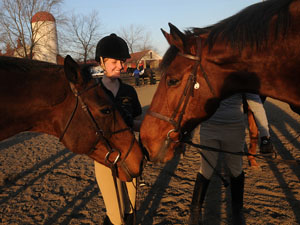 Accent: Girls with horses (300px)
